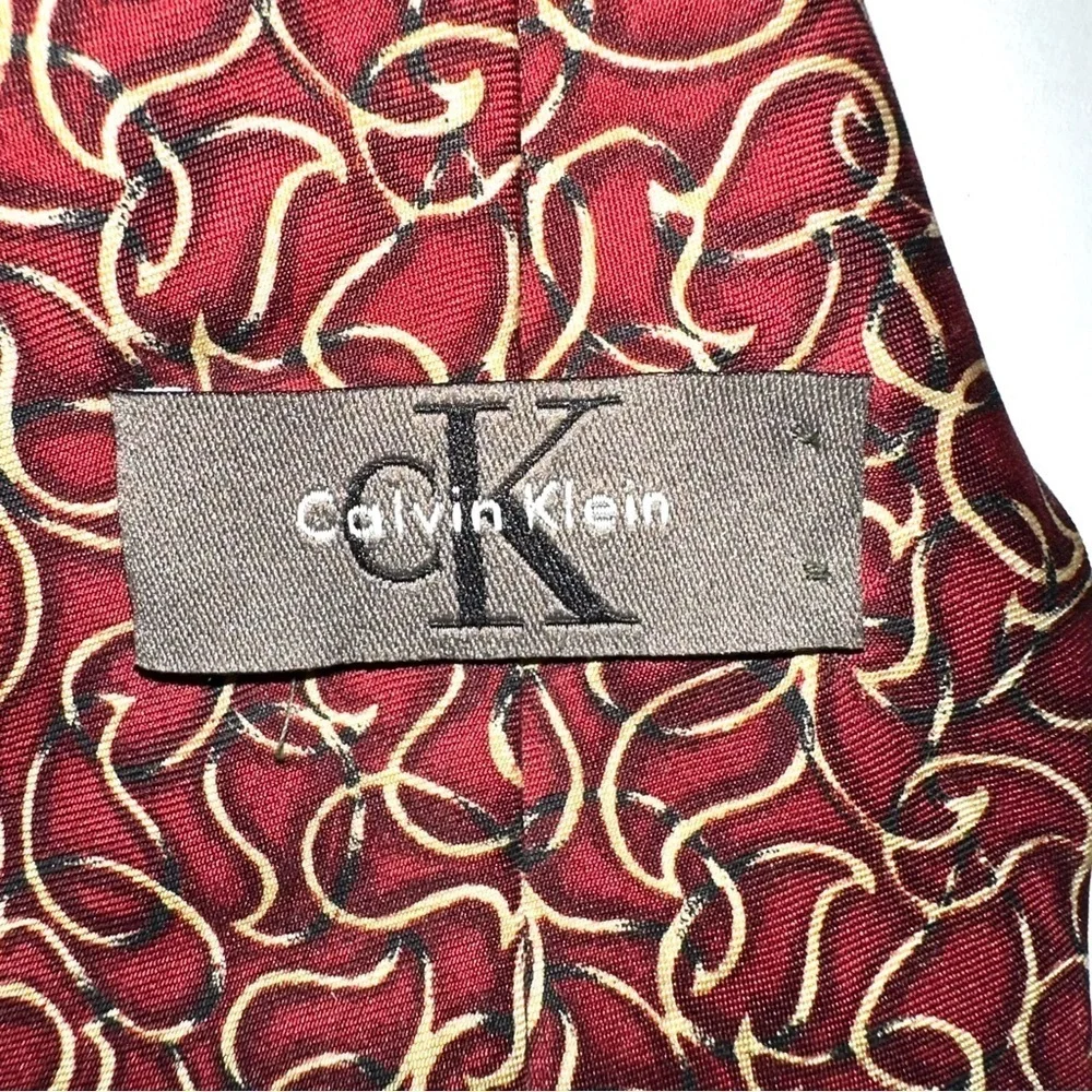 Calvin Klein Red Print 100% Silk Tie O/S